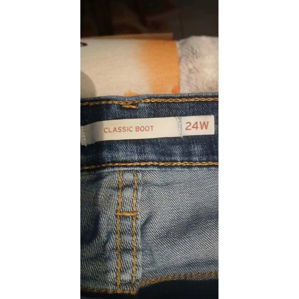 Levis Classic Bootcut Jeans Womens 24W Medium Wash Denim Plus Size 23649-0020 - Picture 3 of 5
